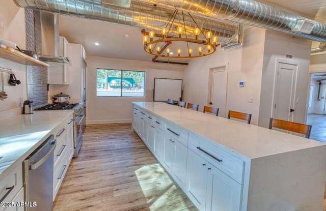 858 E White Mountain Boulevard - 858 East White Mountain Boulevard, Pinetop-Lakeside, AZ 85935