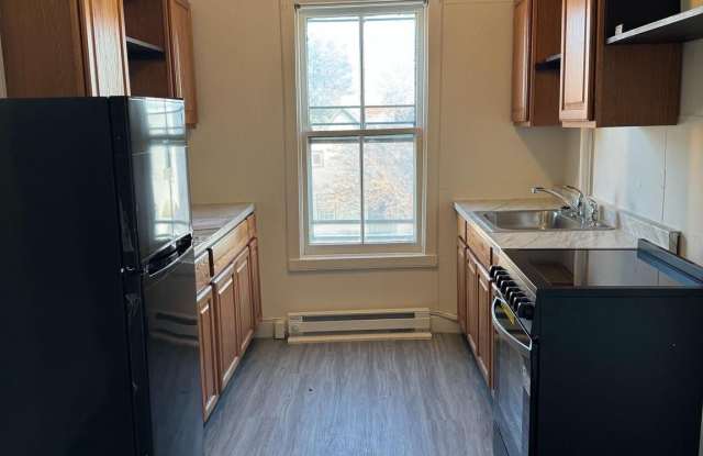 613 N MARKET Street unit: 2 photos photos