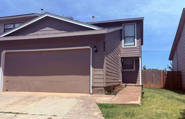 Modern Comfort in NE OKC – 3 Bed, 2.5 Bath w/ Garage  Yard photos photos