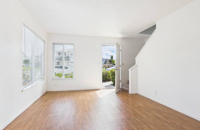 2 bedroom condo in Marina available for rent photos photos