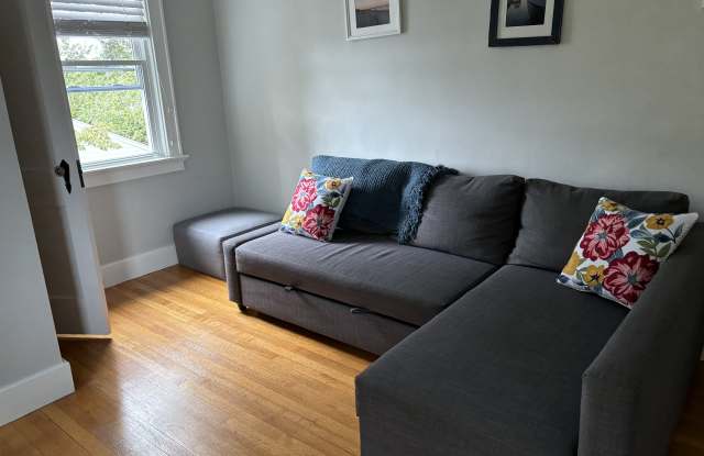 113 Maple Avenue Gallery 2