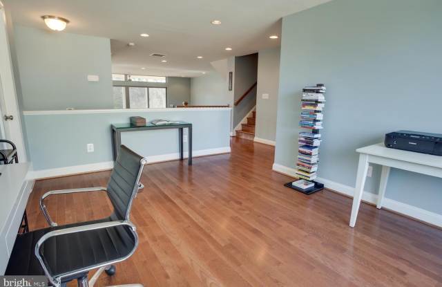 23435 EVENING PRIMROSE SQUARE Gallery 4