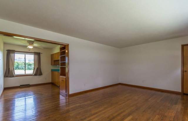 3bd, 2 ba available August 2027! Gallery 1