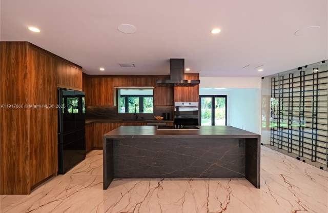 3711 Battersea Rd - 3711 Battersea Road, Miami, FL 33133