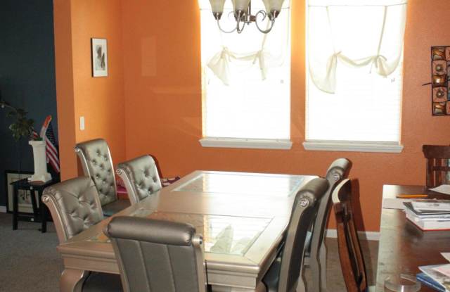 15888 LEXINGTON PARK BLVD Gallery 4