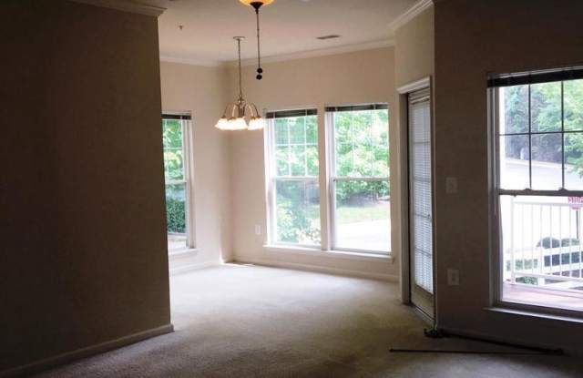 1519 N NORTH POINT DRIVE Gallery 4