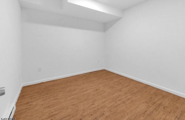 614 Bond St Gallery 4
