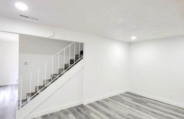 1060 E Washington Ave Gallery 1