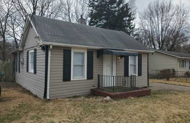 Very nice and recently remodeled 2BR rancher with 1 car garage photos photos