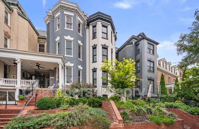 1963 Biltmore St NW Gallery 1