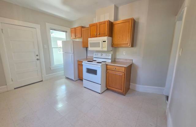 Conveniently Located 2-Bedroom Apartment Near Downtown & UNR Gallery 4