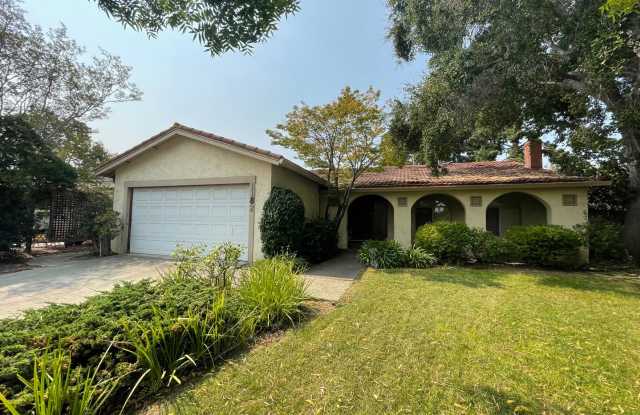 Spacious 4-Bedroom Spanish Style Home for Rent! Gallery 4