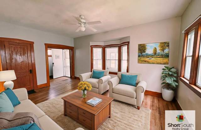 4 bed 2 bath Single Family Home photos photos