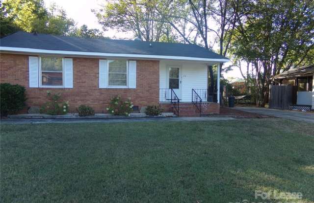 1108 Lakeview Drive - 1108 Lakeview Drive, Pineville, NC 28134