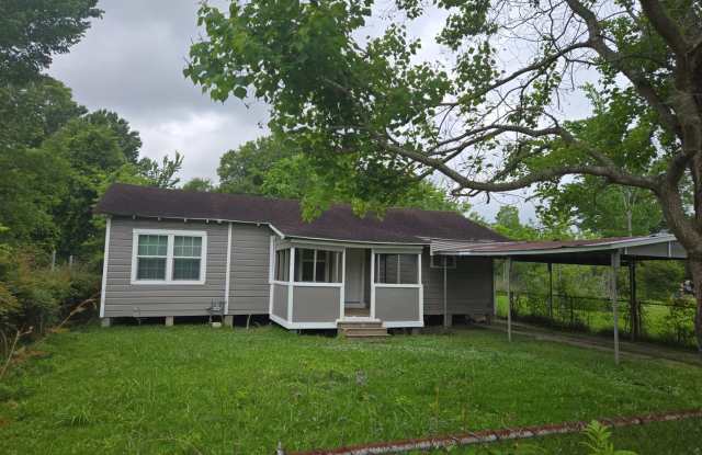 **Move-In Special: $200 off**  2309 7th St, Orange TX 77630 photos photos