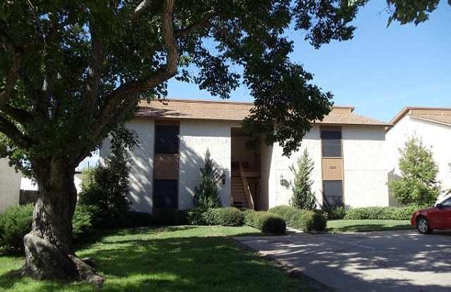 1505 Oakdale Cir photos photos
