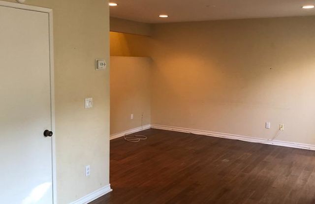 11818 MOORPARK Street Gallery 3