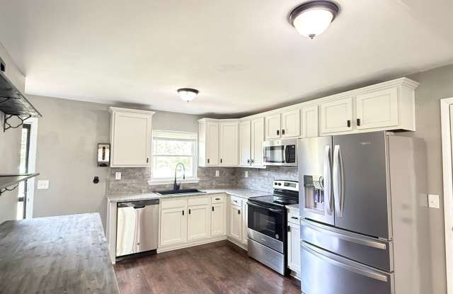 Beautiful 4 bed, 2.5 bath home Gallery 4