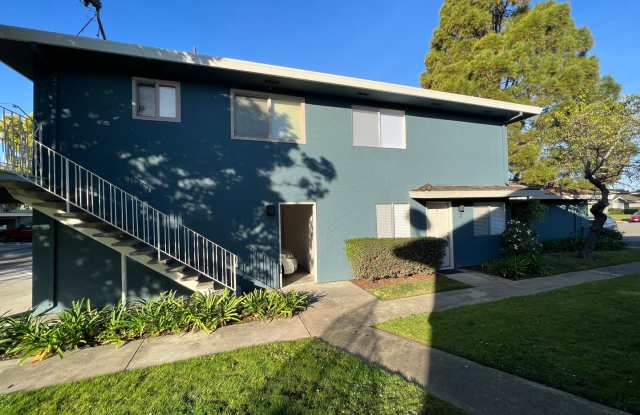 Capitola Shores 2 Bed/1 Bath Condo Gallery 3
