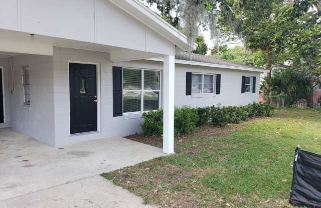 3 bed, 1.5 bath corner lot - 501 West Miller Street, Fruitland Park, FL 34731