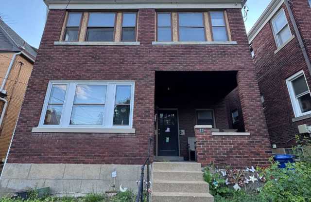 2 Bed/1Bath, AC, Parking in Pittsburgh Gallery 1