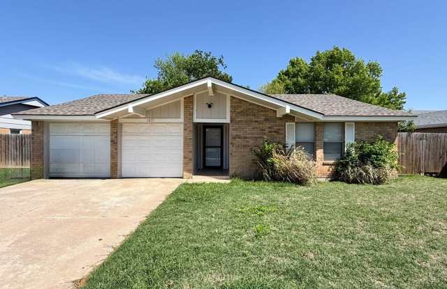 Convenience and Charm Meet! 4 bedroom photos photos