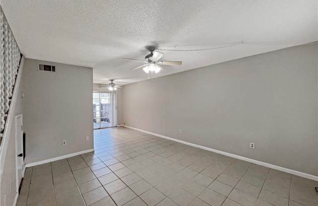 6635 Warwick Circle unit: 8 Gallery 4