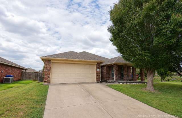 $1,950 3 Bed/2 Bath/2 Garage Ready for Move-in Home in Woodland Creek photos photos