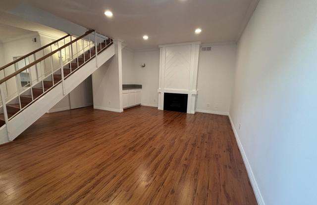 3200 Fairesta Street Gallery 1