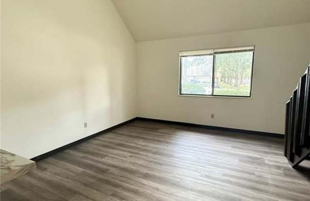 826 WHITE OAK Drive Gallery 3
