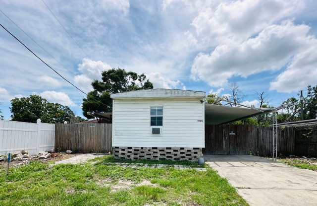 2 Bed 1.5 Bath, Minutes from Tarpon Springs - 1938 Dixie Lane, Holiday, FL 34690
