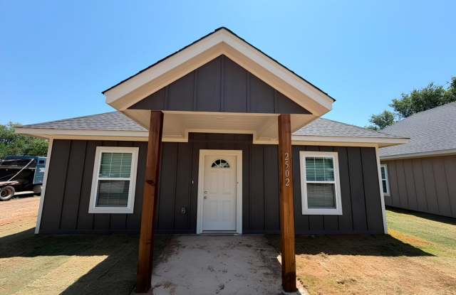Stylish & Move-In Ready 3-Bedroom Home in Lawton photos photos