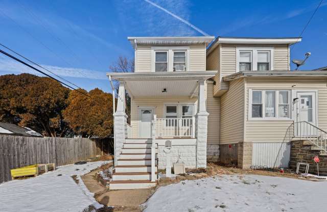 Elegant 3-Bedroom Home with Natural Light and Tranquil Backyard Gallery 1