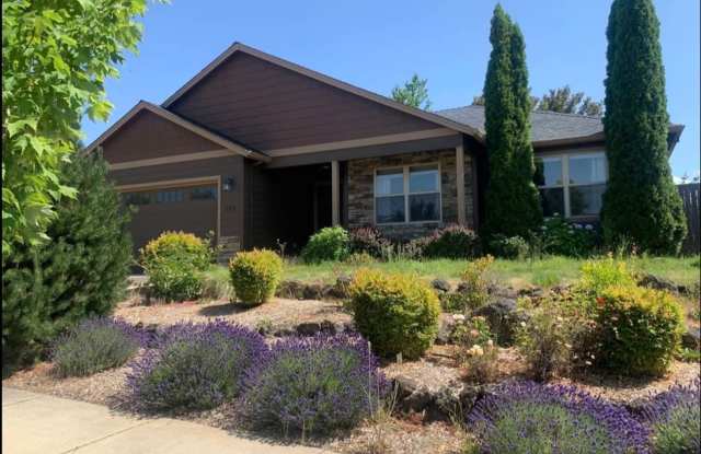 Beautiful East Medford 4 Bedroom 2 Bathroom Home photos photos
