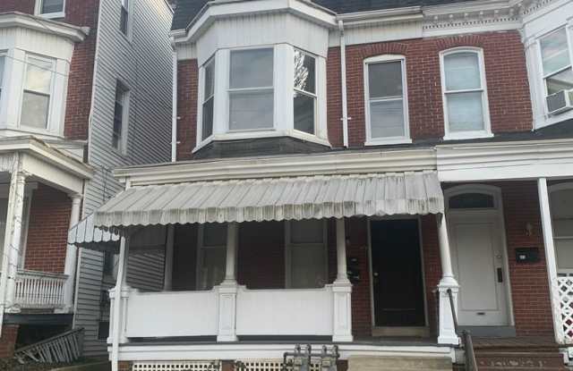 3 Bedroom 1 Bath West End of York City Gallery 1