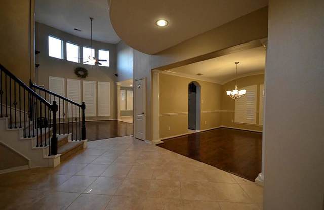 13915 Summerfair Court Gallery 4