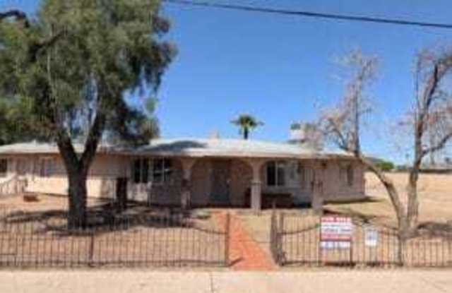 2230 West Devonshire Avenue photos photos
