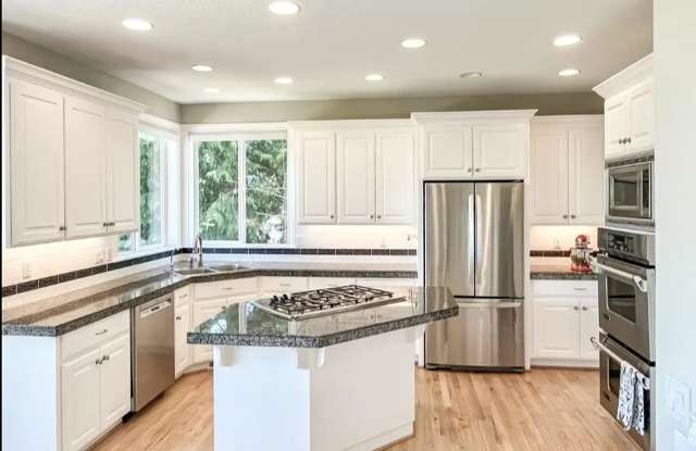 Luxury Four Bedroom Home in West Linn w/ Stunning Views! photos photos