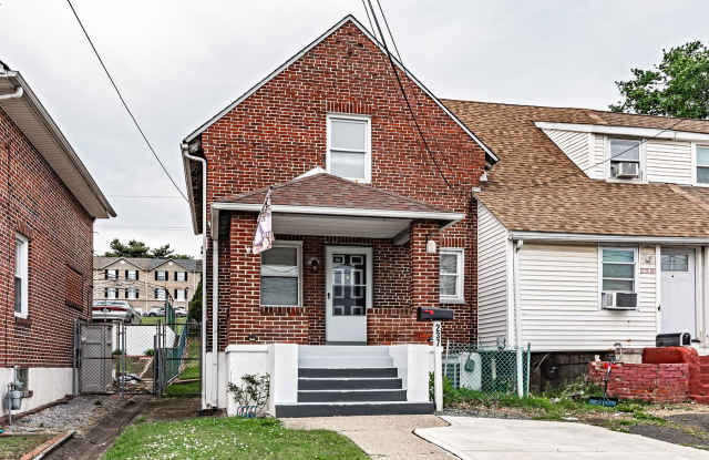 Renovated 2 bedroom, 1 bath townhouse in Claymont photos photos