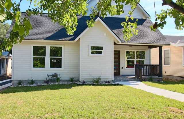 4/3 Modern Duplex Available August 2027 photos photos