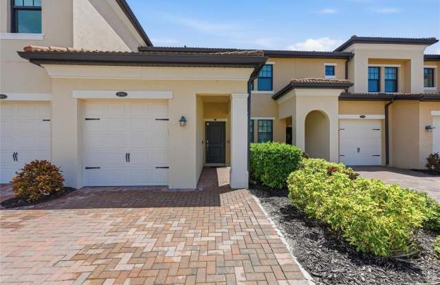 10047 CROOKED CREEK Drive Gallery 2