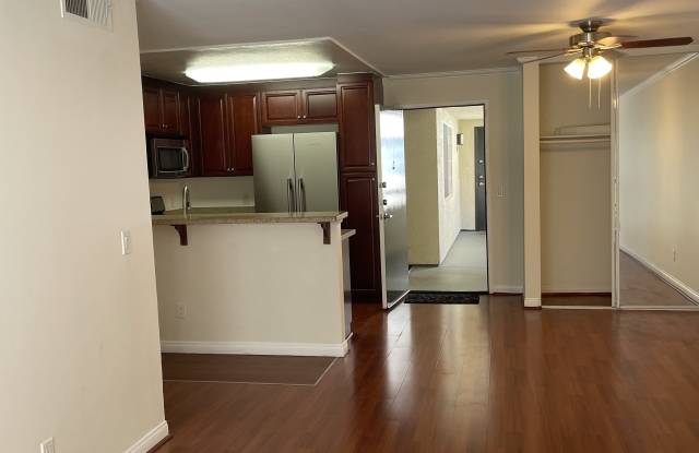 5500 Owensmouth Ave photos photos
