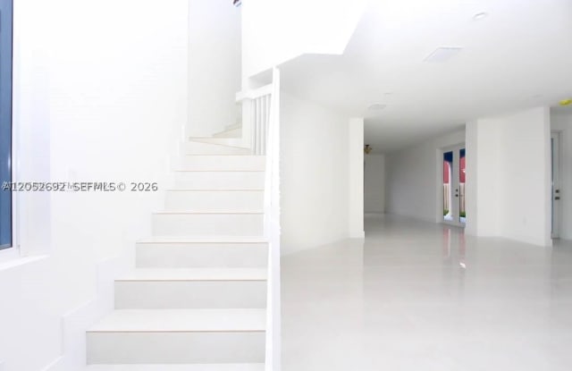 15631 SW 11th Ter Gallery 3