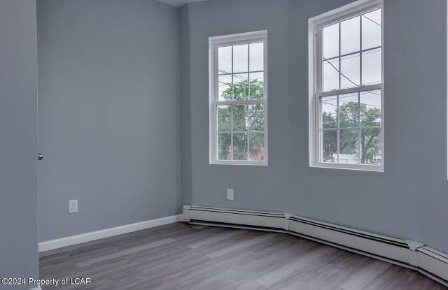 400 N Main St - 400 North Main Street, Wilkes-Barre, PA 18702