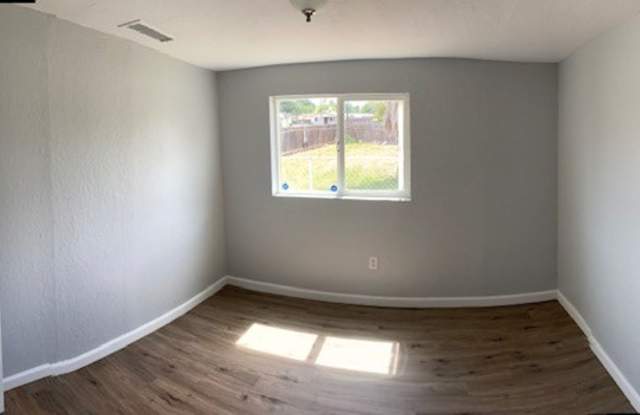 Fully Remodeled 2 bedroom and 1 bath home! Gallery 4
