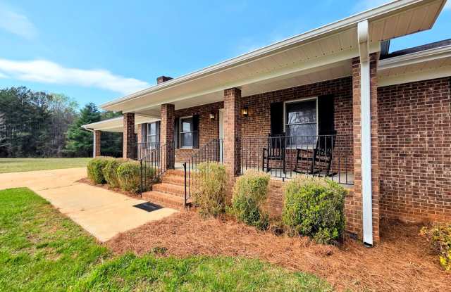 3 Bedroom Brick Home Easley, SC Gallery 3