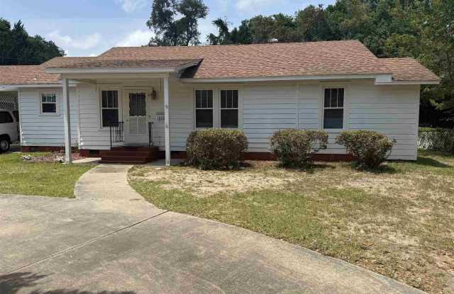 1608 E Maxwell St photos photos