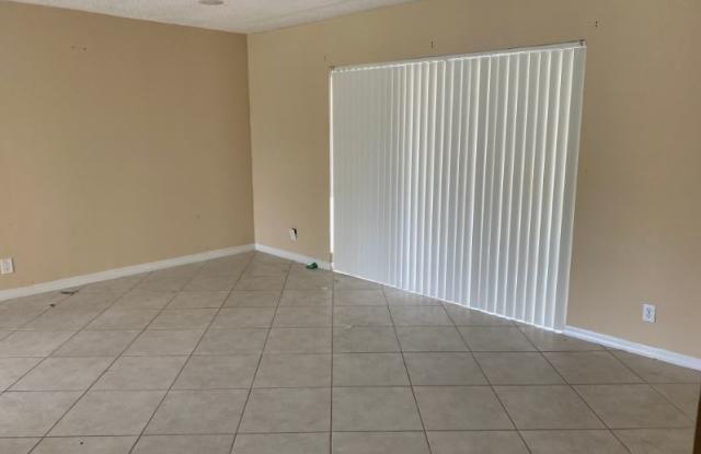 6711 NW 1st Ct Gallery 4