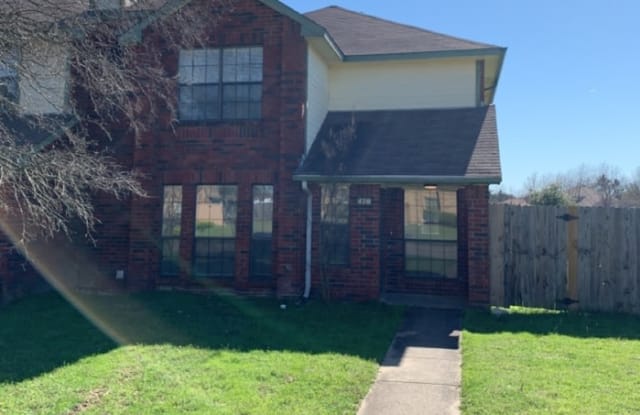 470 Chestnut Lane - 470 Chestnut Lane, DeSoto, TX 75115
