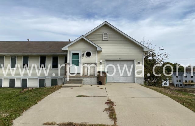 141 Christie Lane - 141 Christie Lane, Pleasant Hill, IA 50327